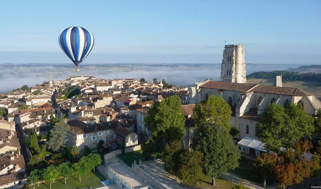 montgolfière au-dessus de Lectoure Gers