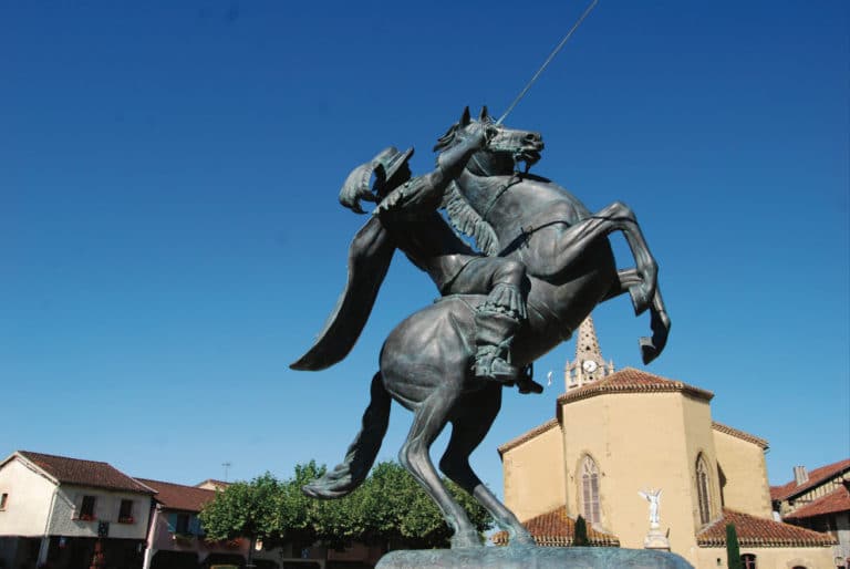 Statue de d'Artagnan à cheval Lupiac Gers