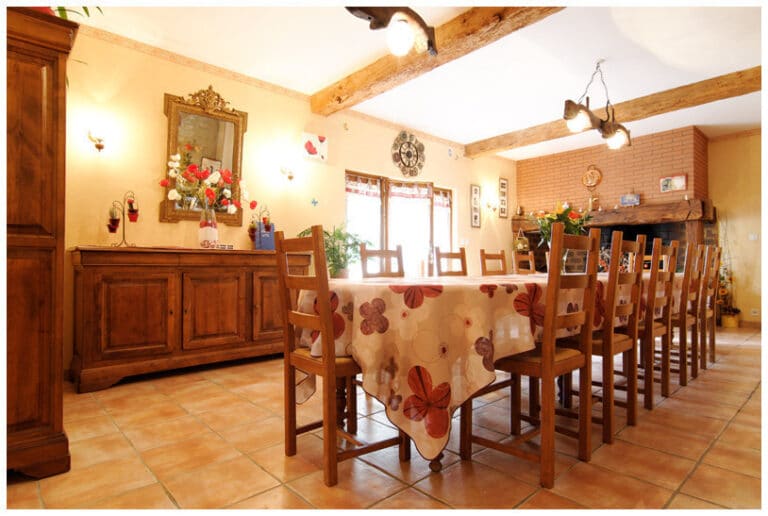 Maison d'hôtes Gîtes de France - salle à manger table d'hôtes Gers