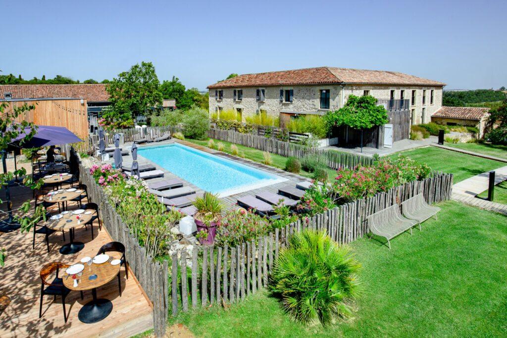 Hotel restaurant Domane de Beaulieu -Auch-Gers-vue maison piscine terrasse jardin