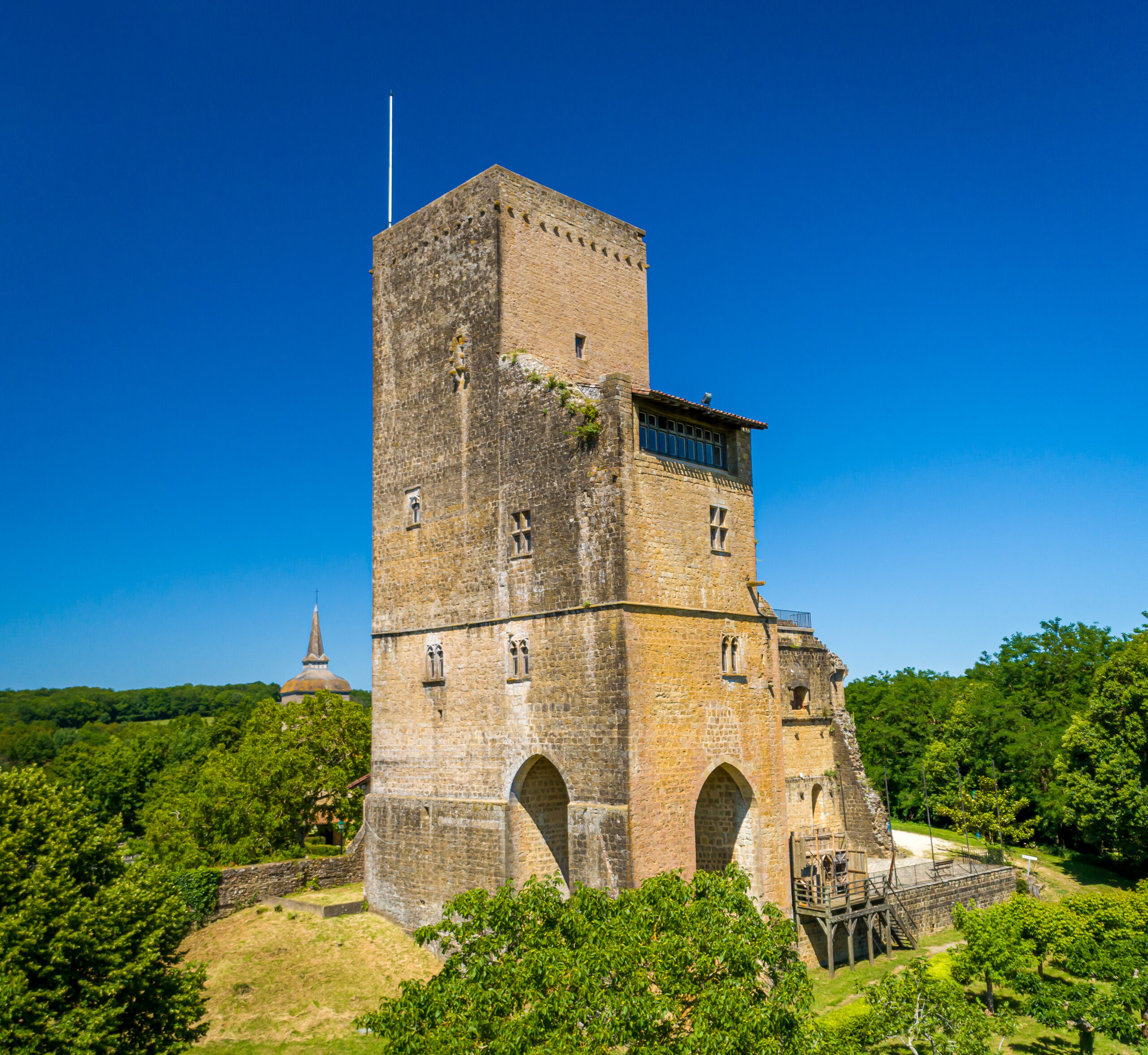 Visite et point de vue de la Tour de Termes d’Armagnac dans le Gers