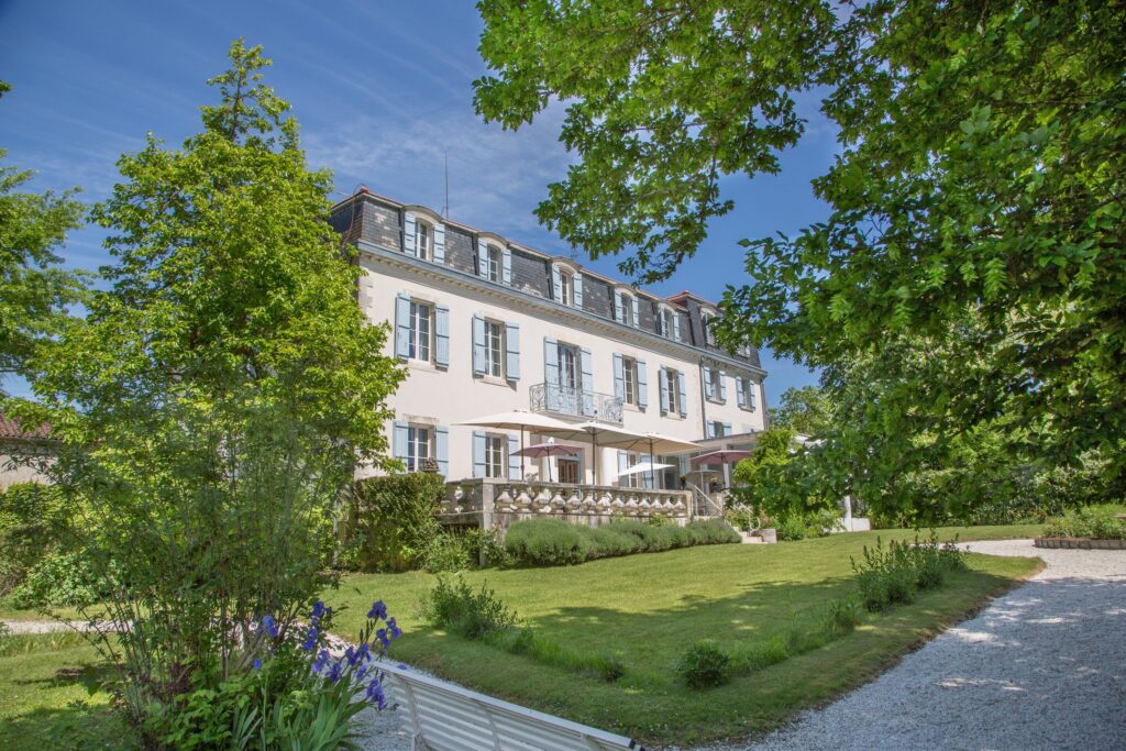 Hotel-bellevue-cazaubon-château-hebergement -charmant
