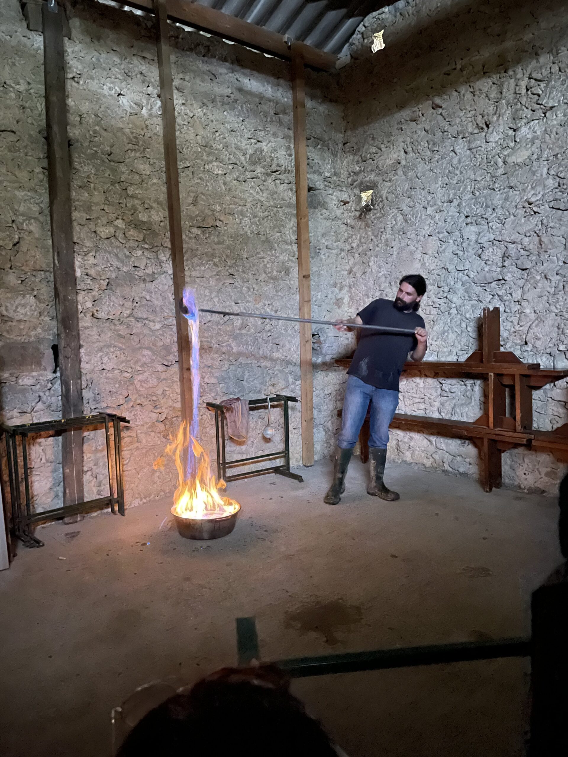 Le brulot au cour d'une jounee ou soirée distillation à Gondrin Gers